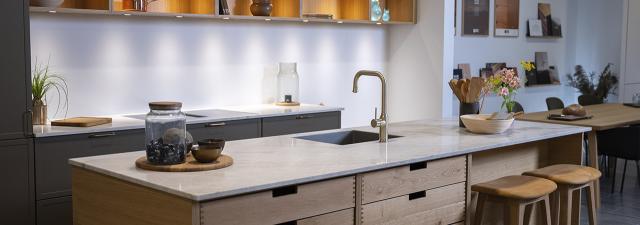 LEG MED FARVER OG MATERIALER